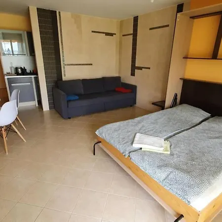 Igenyes 4 Fos Apartman Koezvetlen A Strandnal Apartment *